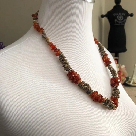 Shell Chip Stone Necklace - Picture 2 of 6